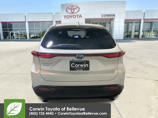 Certified 2023 Toyota Venza LE image 4