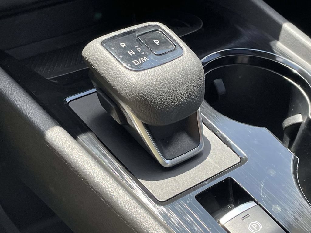 Used 2025 Nissan Rogue SV w/ SV Premium Package FWD image 40