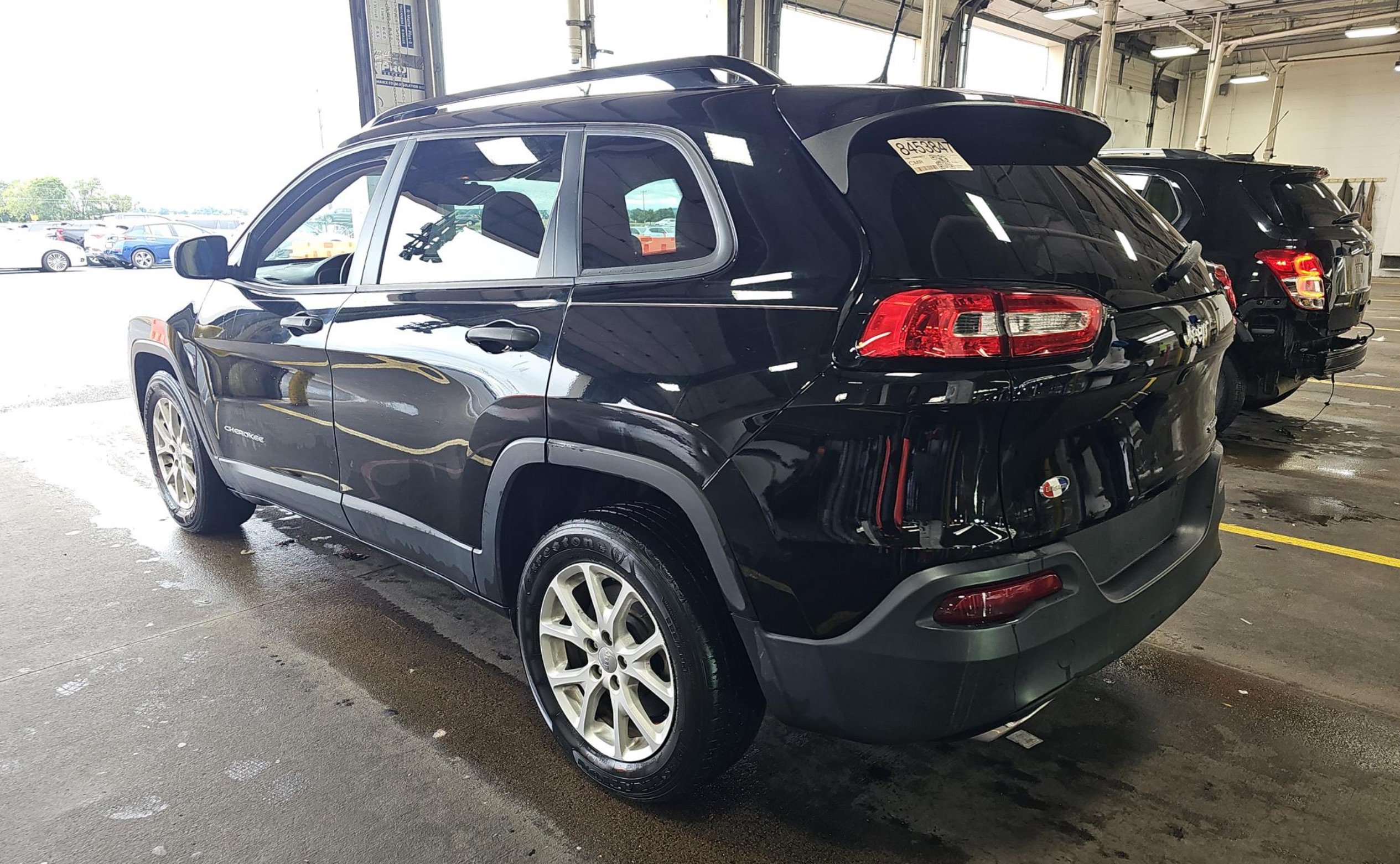 Used 2017 Jeep Cherokee Sport FWD image 3