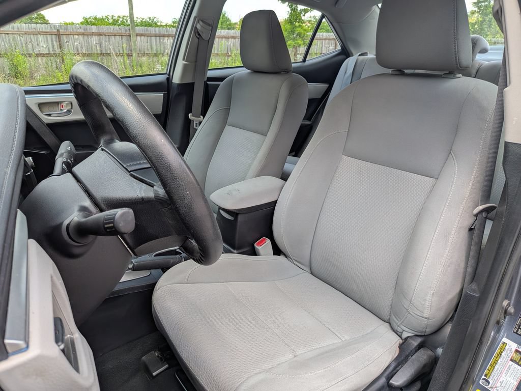 Used 2015 Toyota Corolla LE FWD image 11