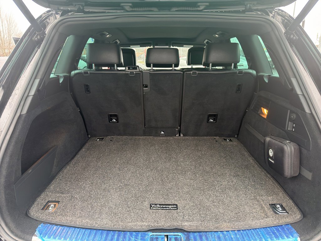 Used 2017 Volkswagen Touareg Wolfsburg Edition image 16