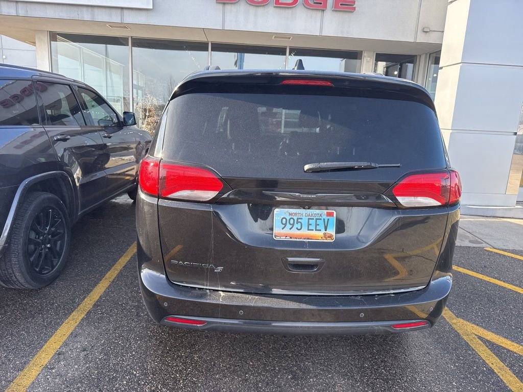 Used 2018 Chrysler Pacifica Touring-L Plus w/ S Appearance Package image 6