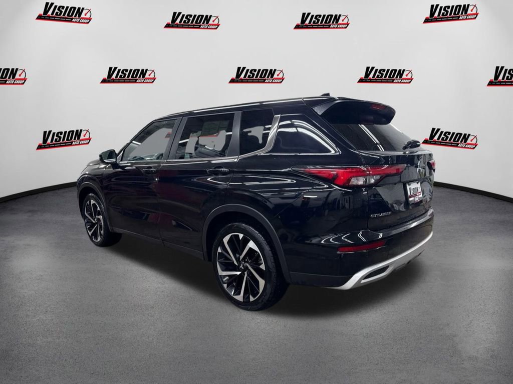 Used 2024 Mitsubishi Outlander SE image 7