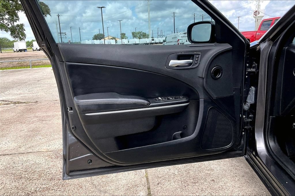 Certified 2022 Dodge Charger SXT w/ Leather Interior Group RWD image 16