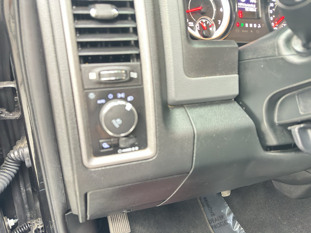 Used 2018 RAM 1500 Express w/ Express Value Package AWD/4WD image 12