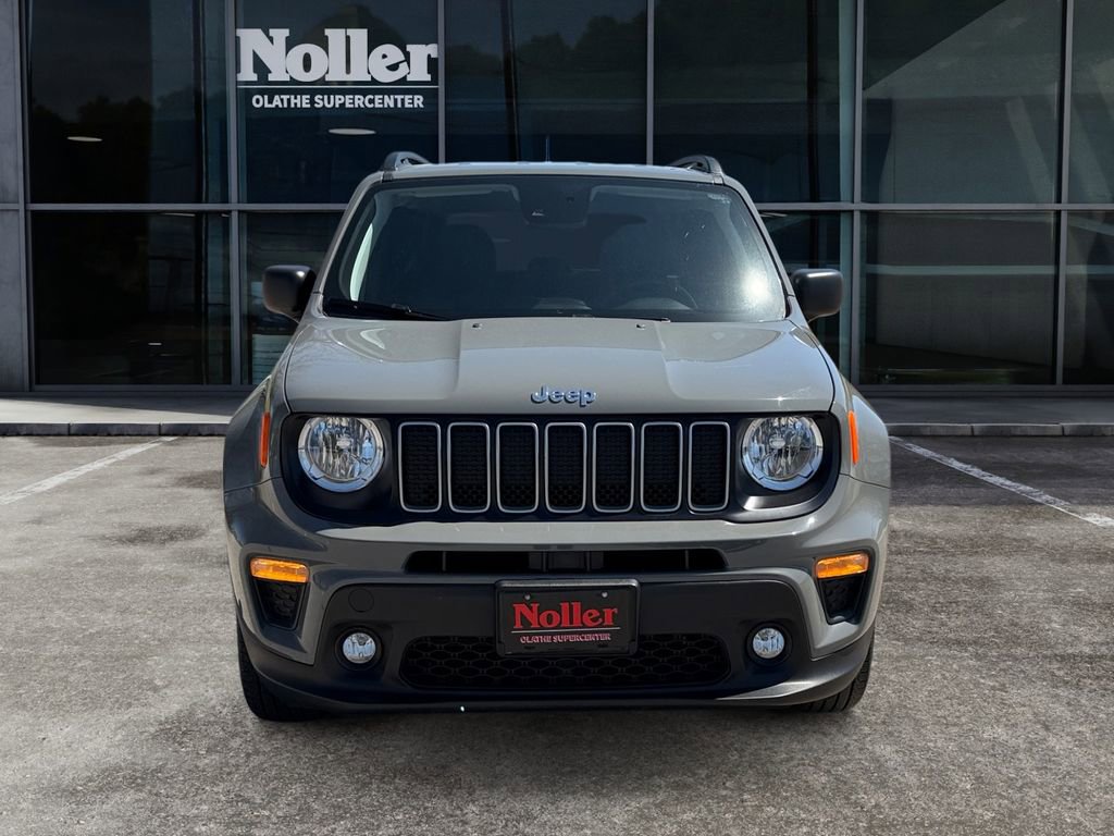 Used 2022 Jeep Renegade Latitude w/ Convenience Group AWD/4WD image 3