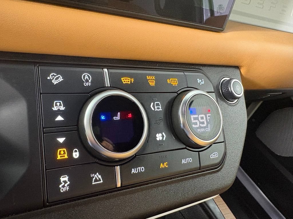 Used 2023 Land Rover Defender 130 SE AWD/4WD image 28