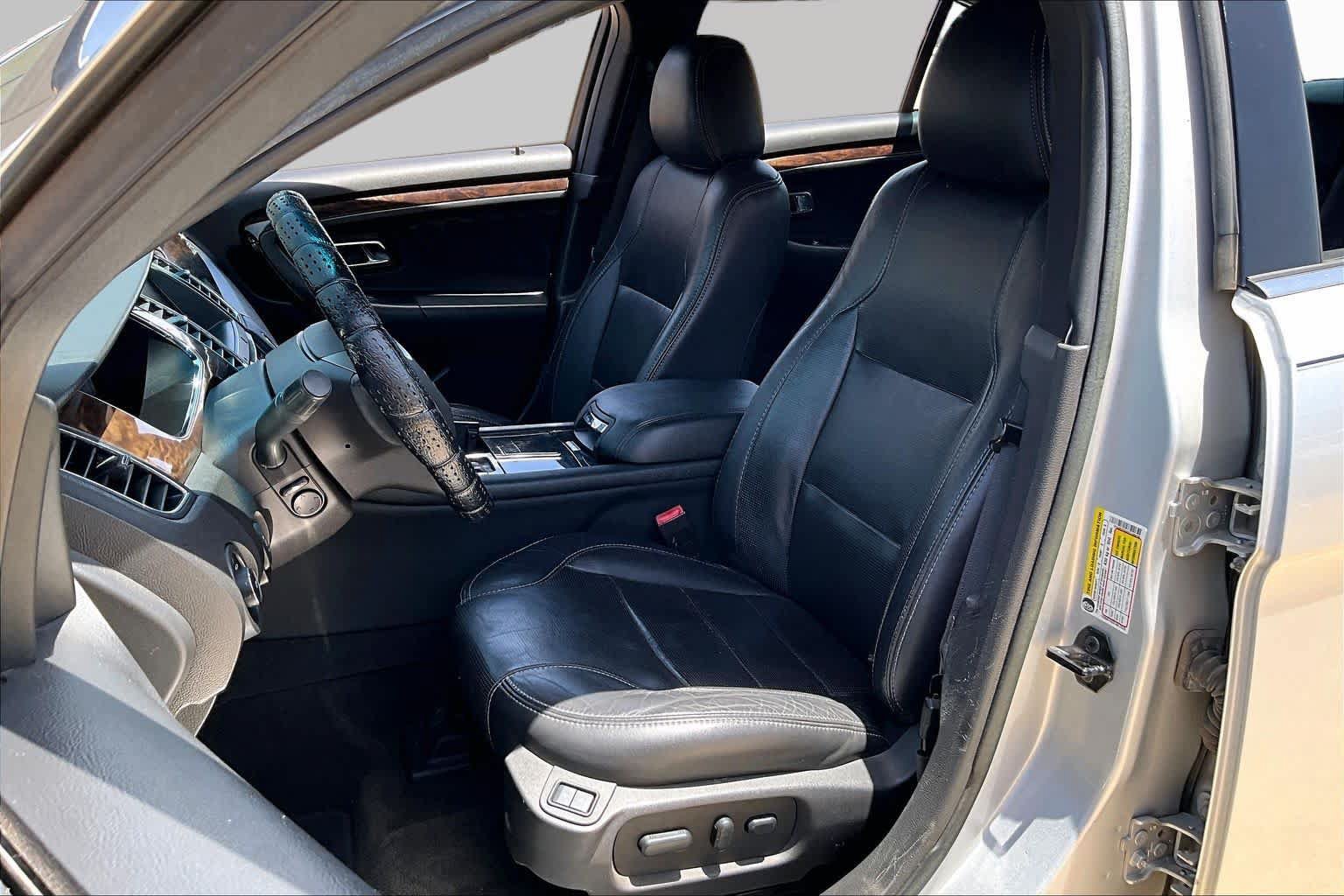 Used 2013 Ford Taurus Limited FWD image 7