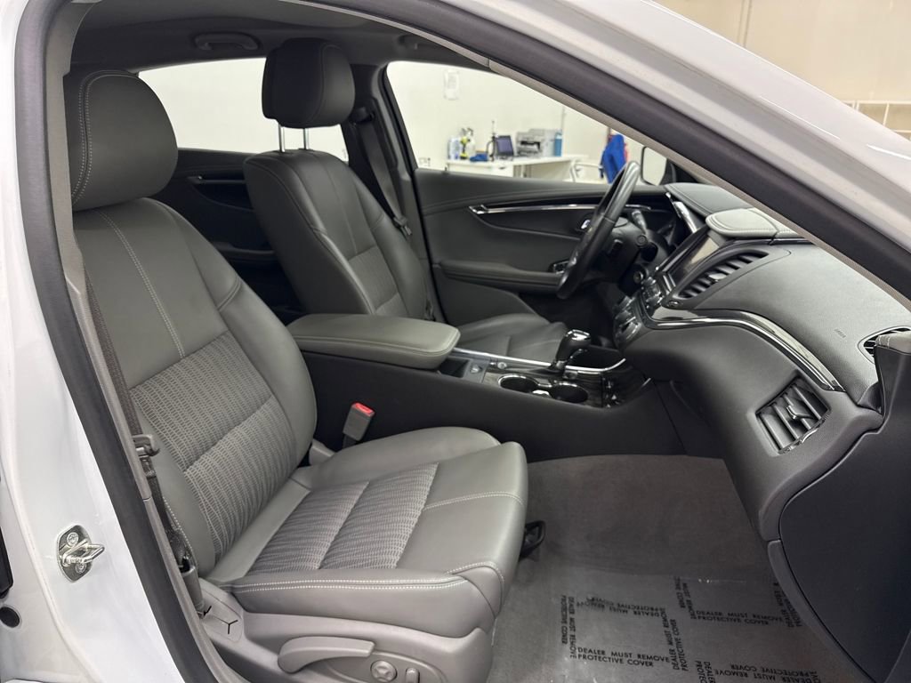 Used 2014 Chevrolet Impala LT w/ Convenience Package image 19