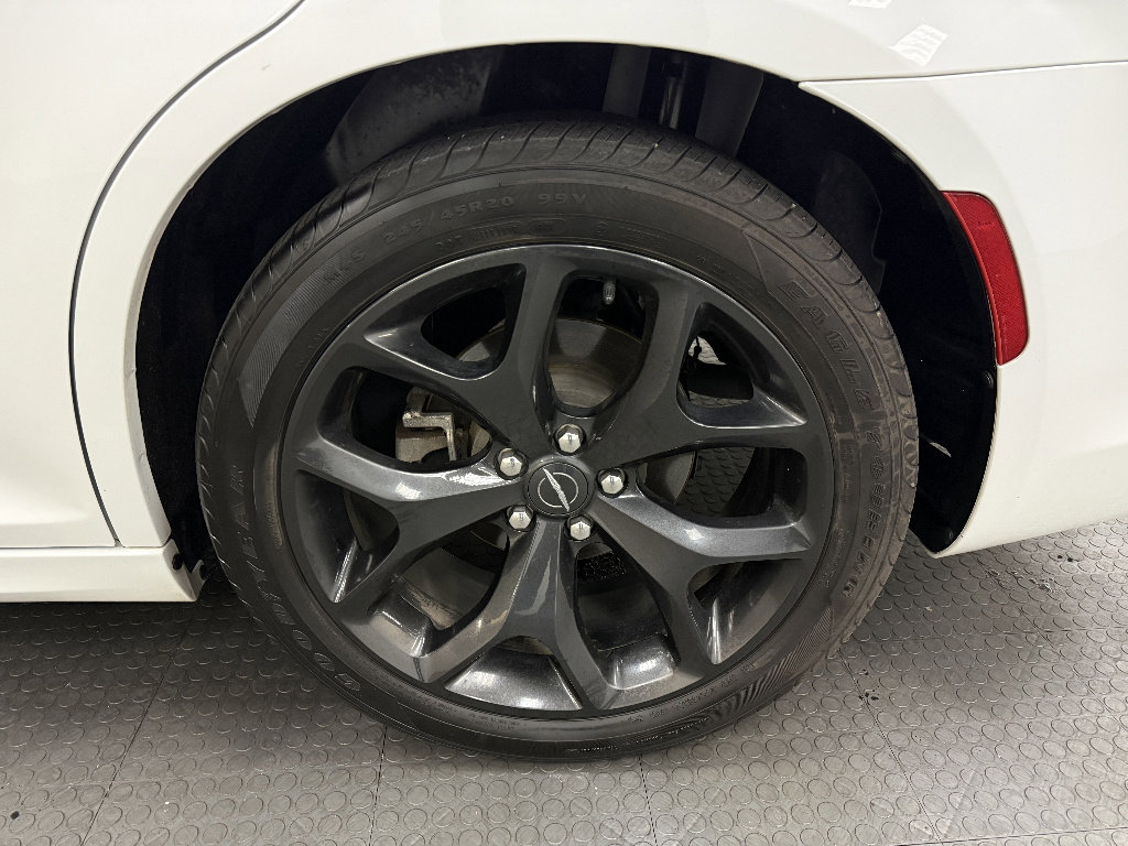 Used 2021 Chrysler 300 Touring L RWD image 11