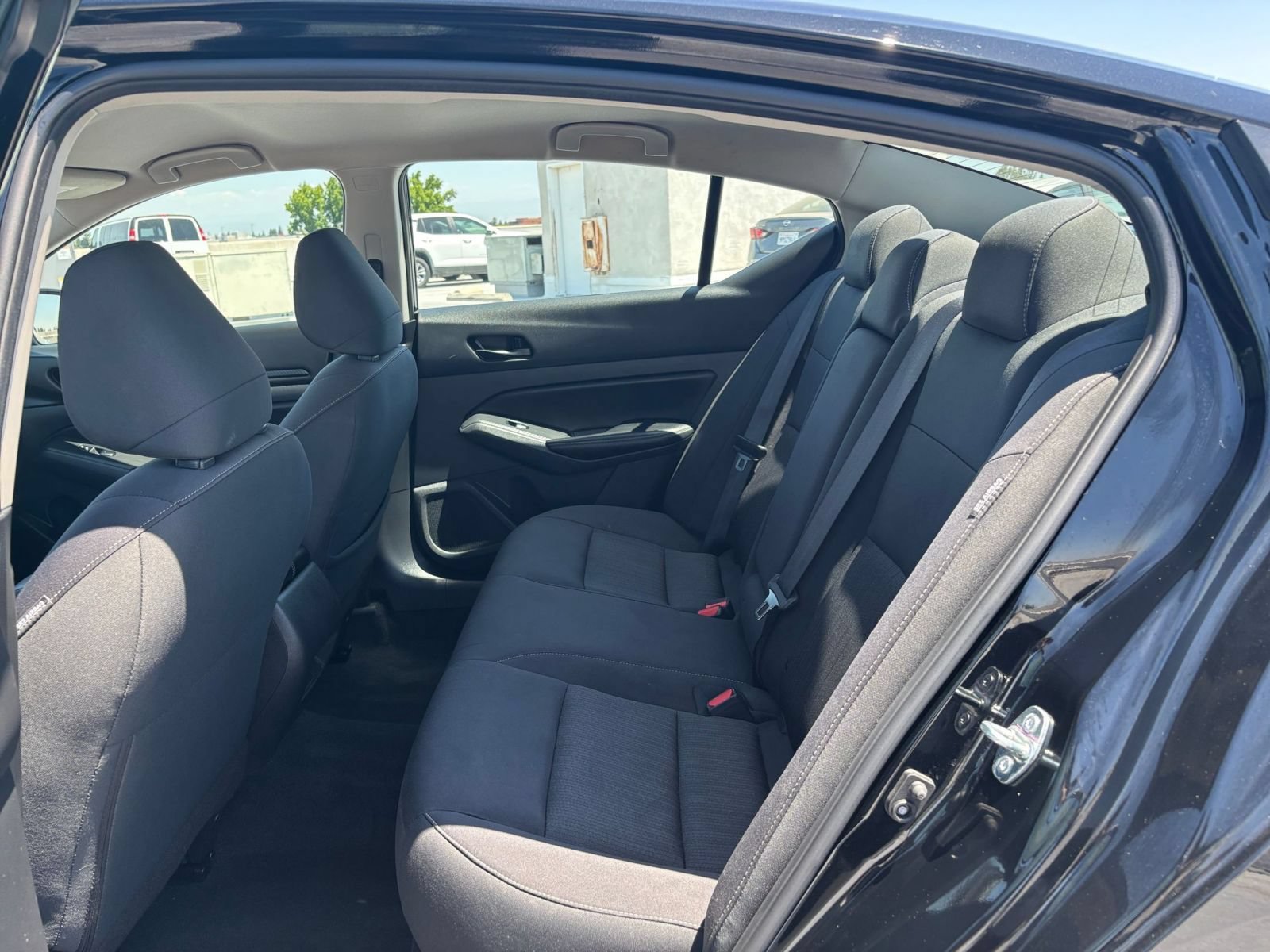 Used 2025 Nissan Altima 2.5 SV FWD image 25