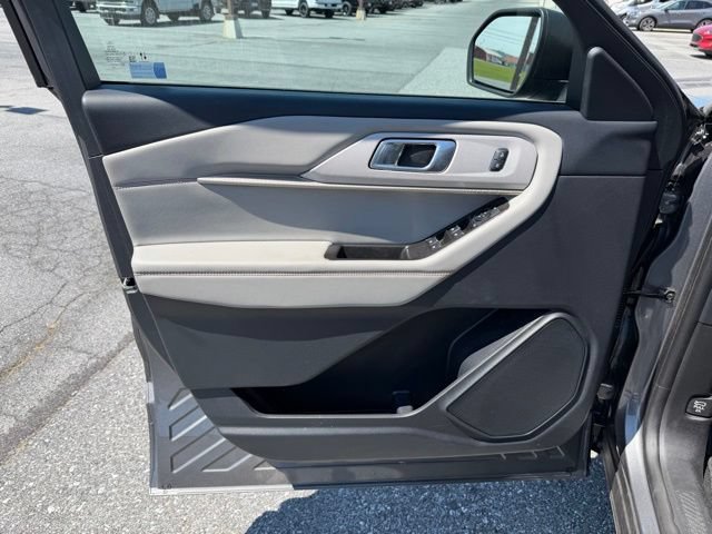 Certified 2025 Ford Explorer Active w/ Active Comfort Package AWD/4WD image 13