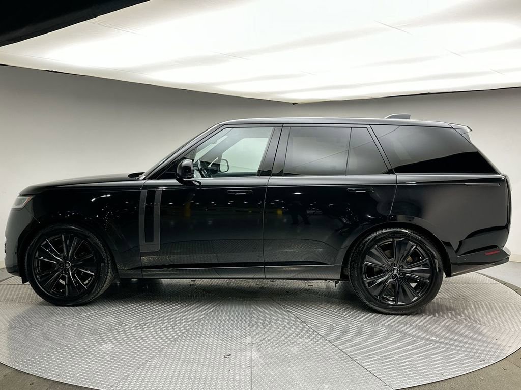 Certified 2025 Land Rover Range Rover SE image 10