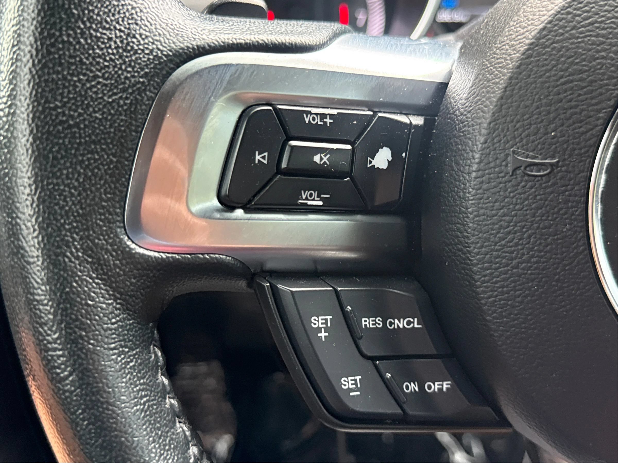 Used 2019 Ford Mustang Coupe w/ Black Accent Package RWD image 28