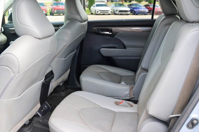 Used 2021 Toyota Highlander Limited image 17