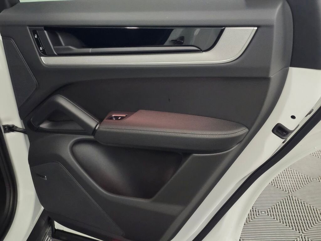New 2026 Porsche Cayenne image 27