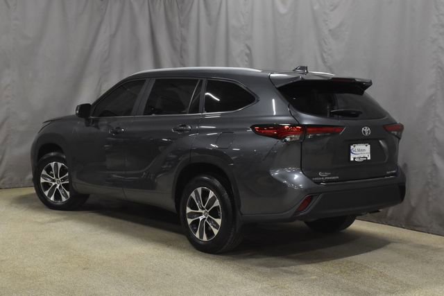 Used 2023 Toyota Highlander XLE image 7