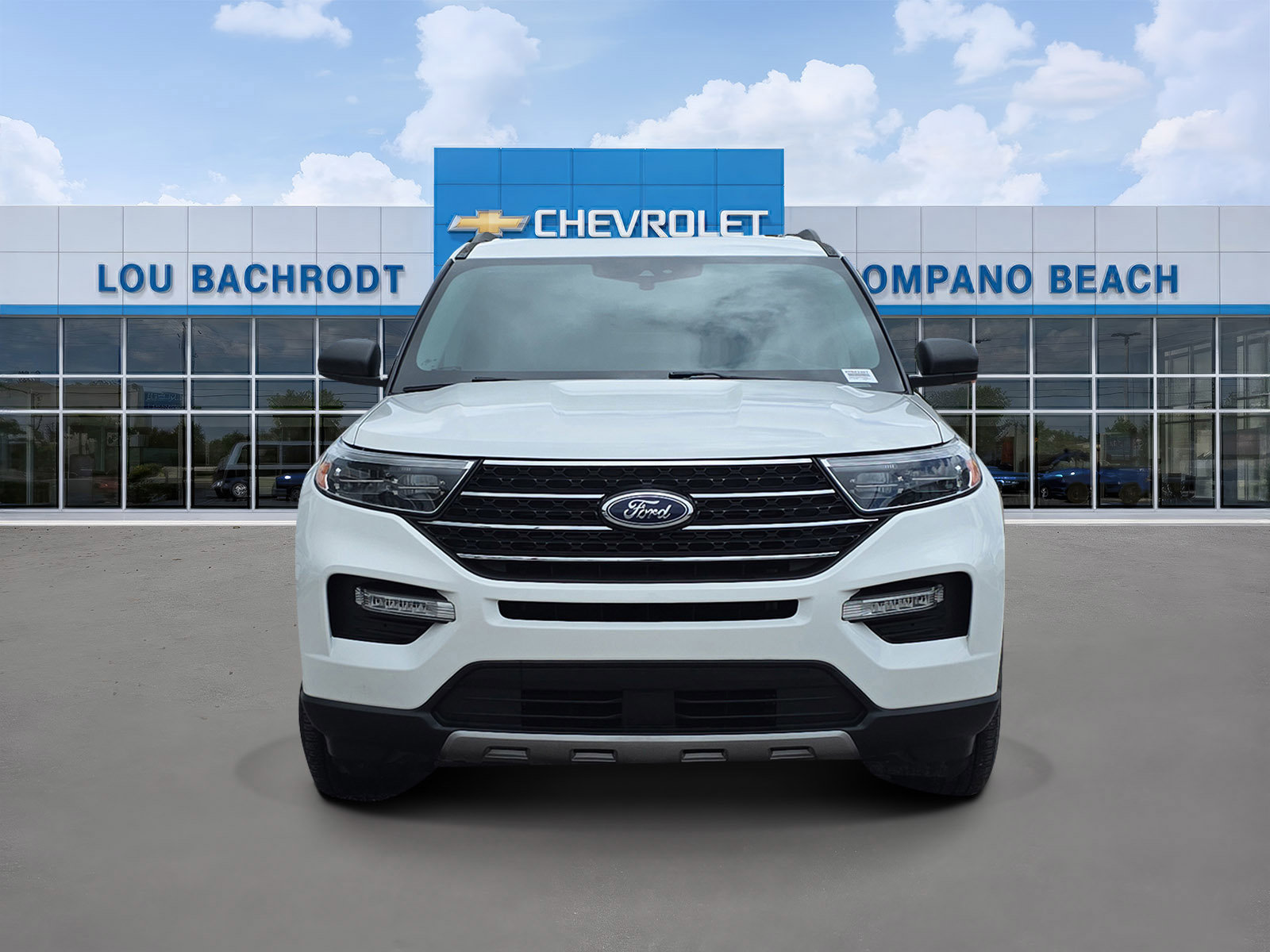 Used 2023 Ford Explorer XLT w/ Equipment Group 202A RWD image 2