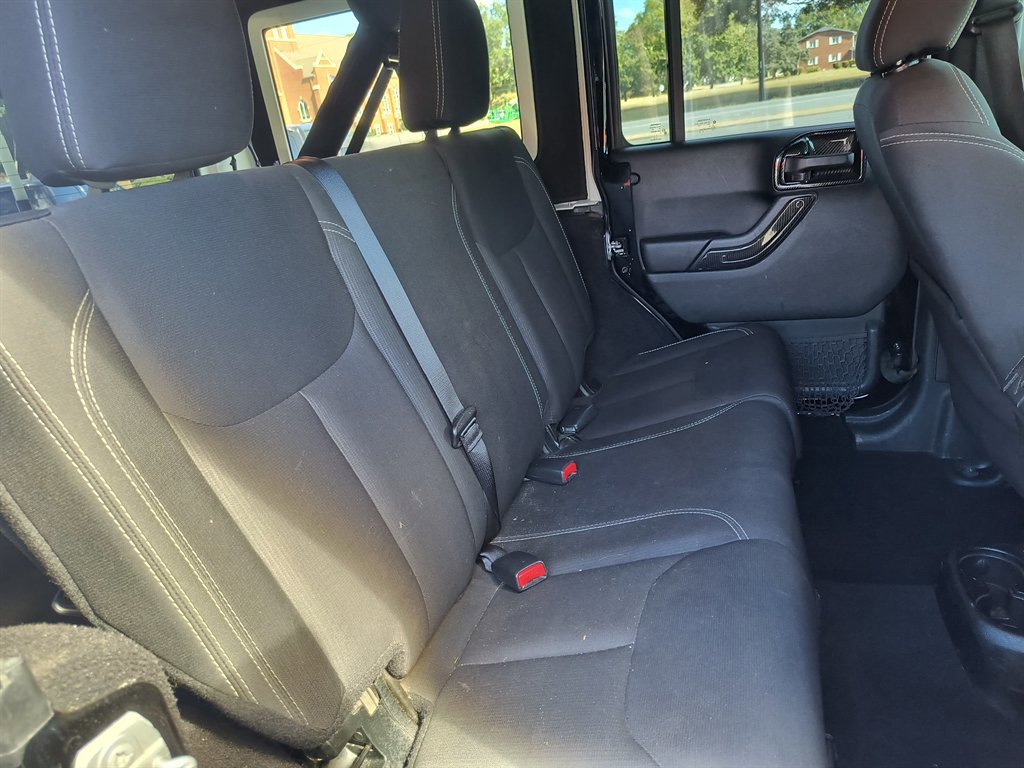 Used 2018 Jeep Wrangler Unlimited Sahara image 34