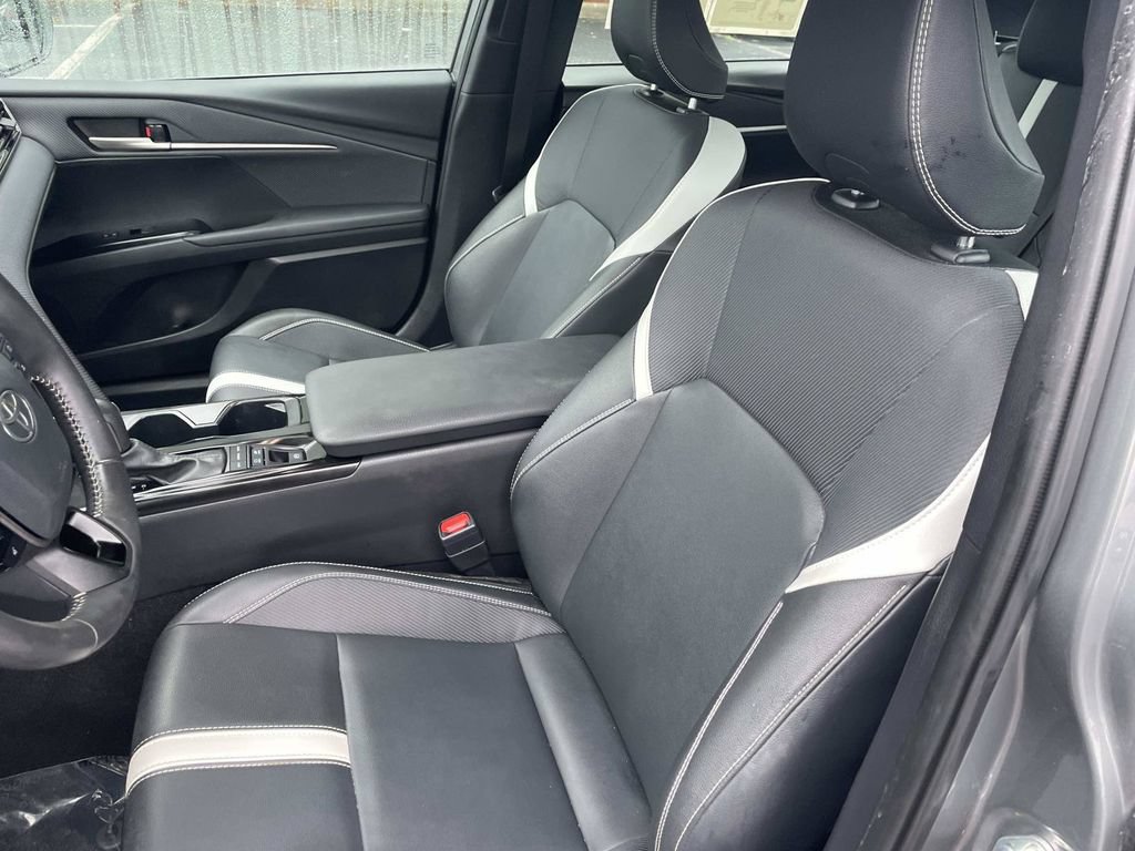 Used 2025 Toyota Camry SE w/ Convenience Package FWD image 23