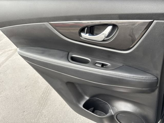 Used 2019 Nissan Rogue SV w/ Sun & Sound Touring Package image 12