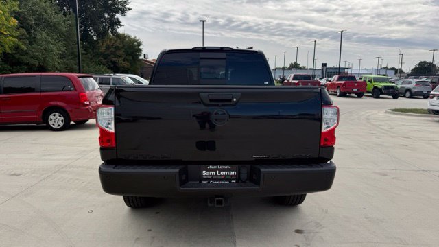 Used 2019 Nissan Titan SV w/ SV Convenience Package AWD/4WD image 4