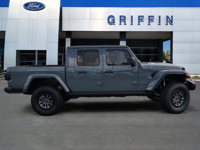 Used 2025 Jeep Gladiator Rubicon w/ Convenience Group AWD/4WD image 3