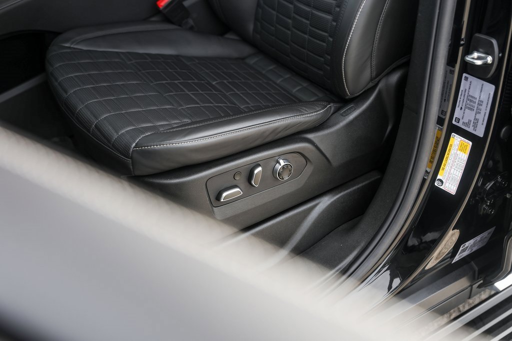 Used 2024 Cadillac Escalade Premium Luxury Platinum image 8