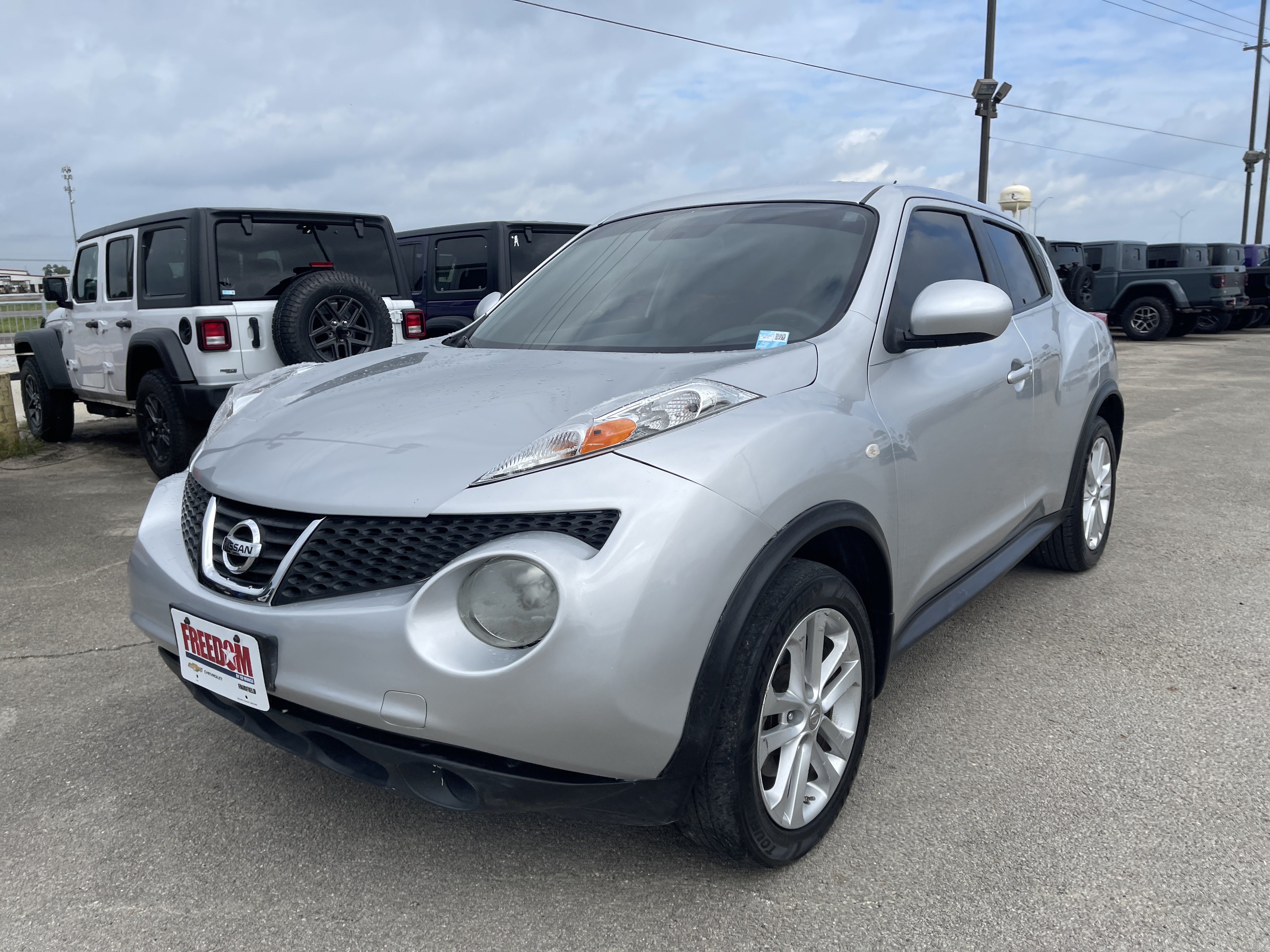 Used 2013 Nissan Juke S FWD image 8