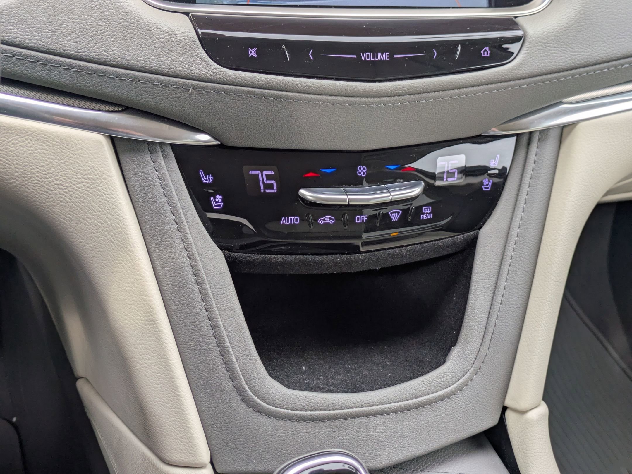 Used 2019 Cadillac XT5 Premium Luxury w/ Driver Assist Package image 23