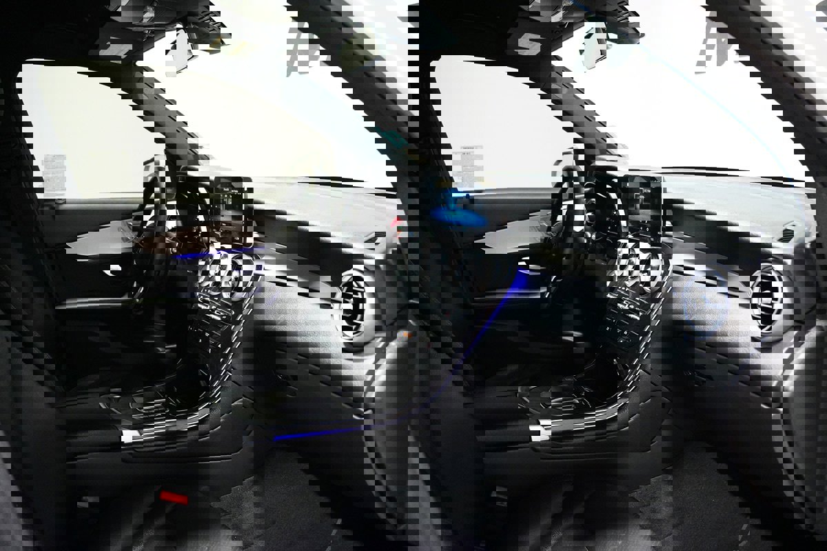 Used 2021 Mercedes-Benz GLC 300 4MATIC image 23