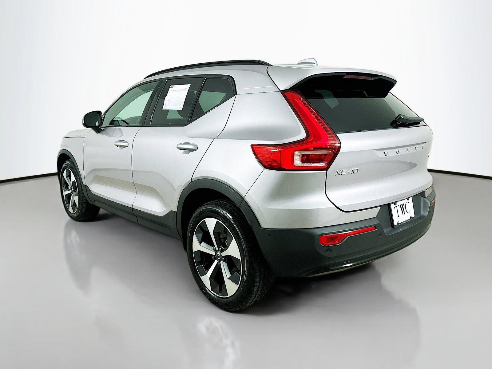 Used 2026 Volvo XC40 B5 Plus w/ Protection Package Premier AWD/4WD image 7