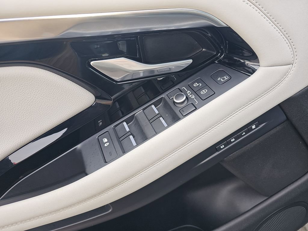 Used 2020 Land Rover Range Rover Evoque First Edition image 32