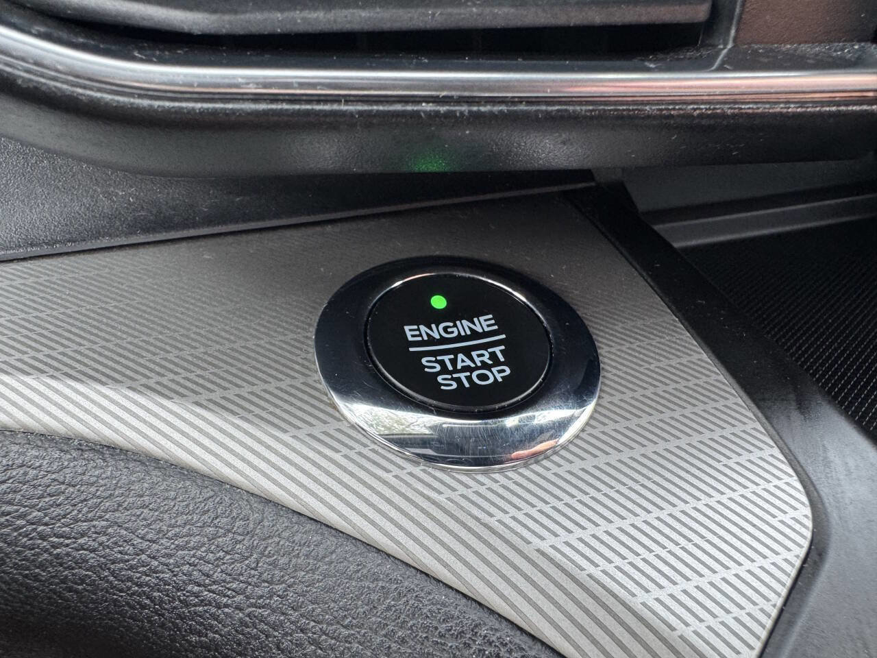 Used 2020 Ford Explorer XLT w/ Equipment Group 202A image 22