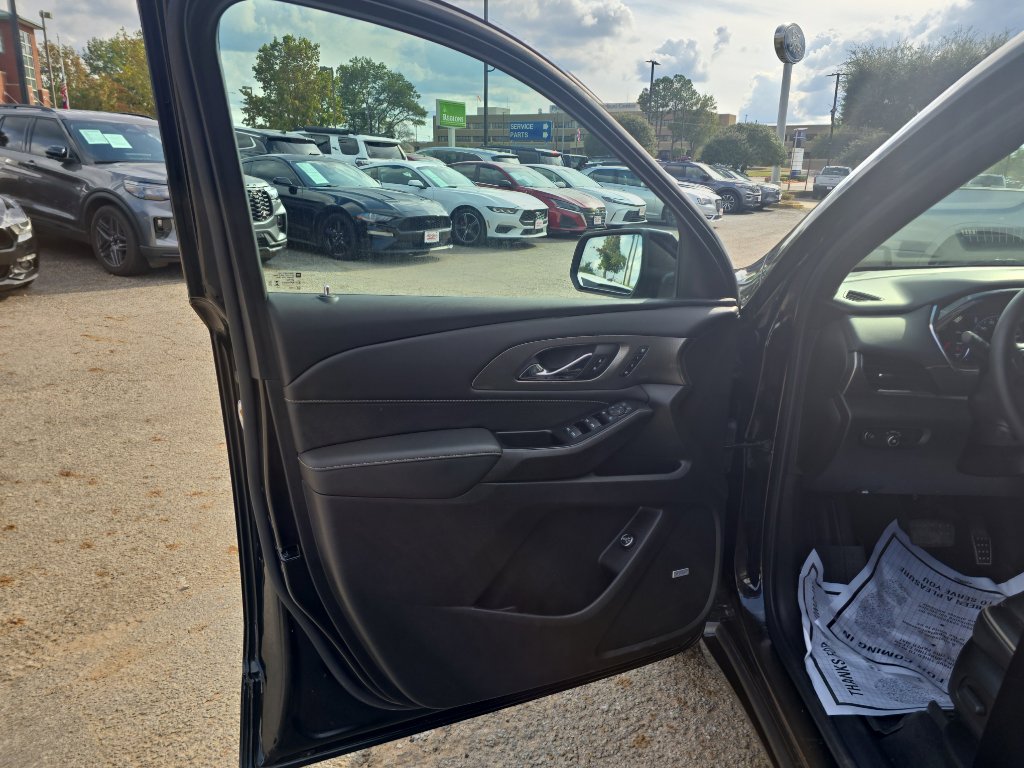 Used 2023 Chevrolet Traverse Premier w/ Redline Edition image 15
