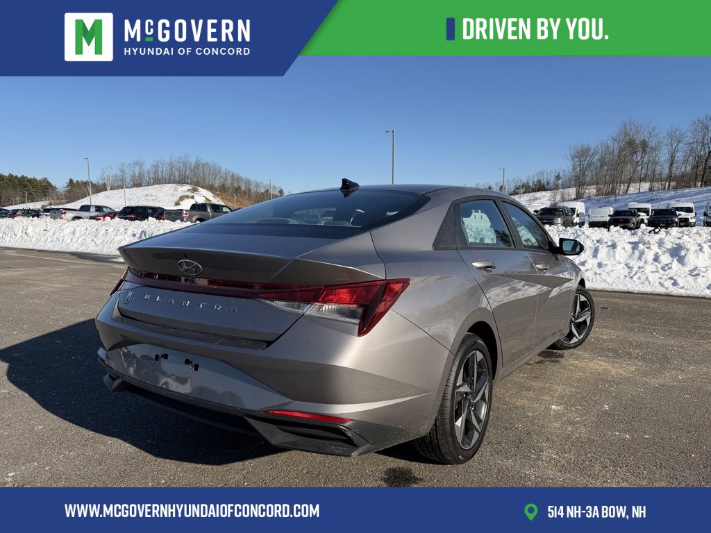 Used 2023 Hyundai Elantra SEL w/ Convenience Package image 3