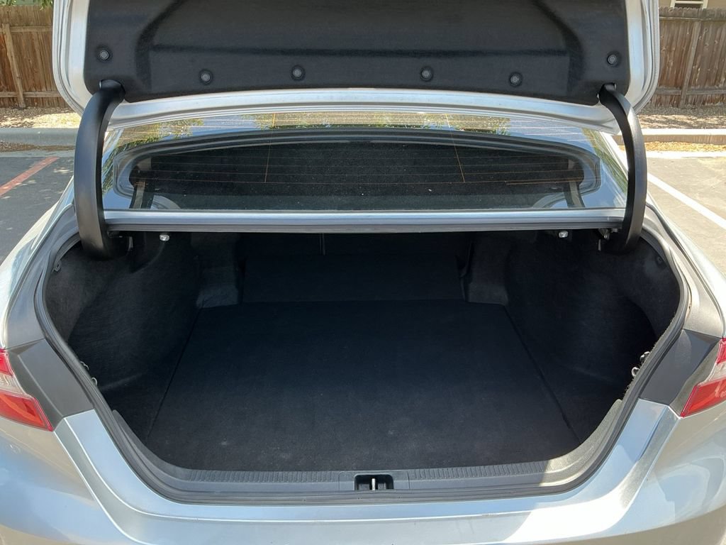 Used 2019 Toyota Camry SE FWD image 12