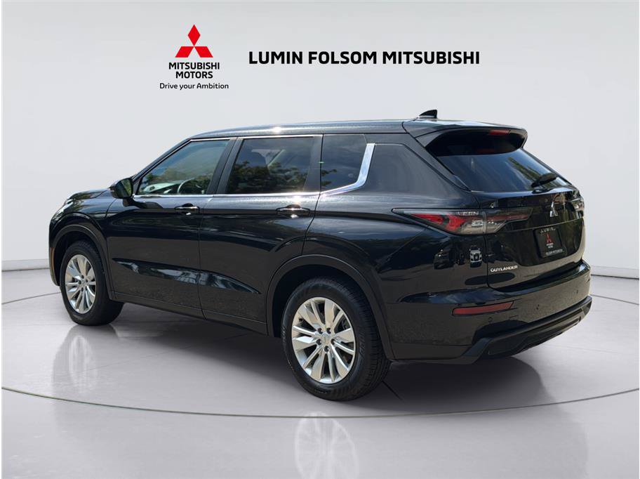 Used 2025 Mitsubishi Outlander ES FWD image 3