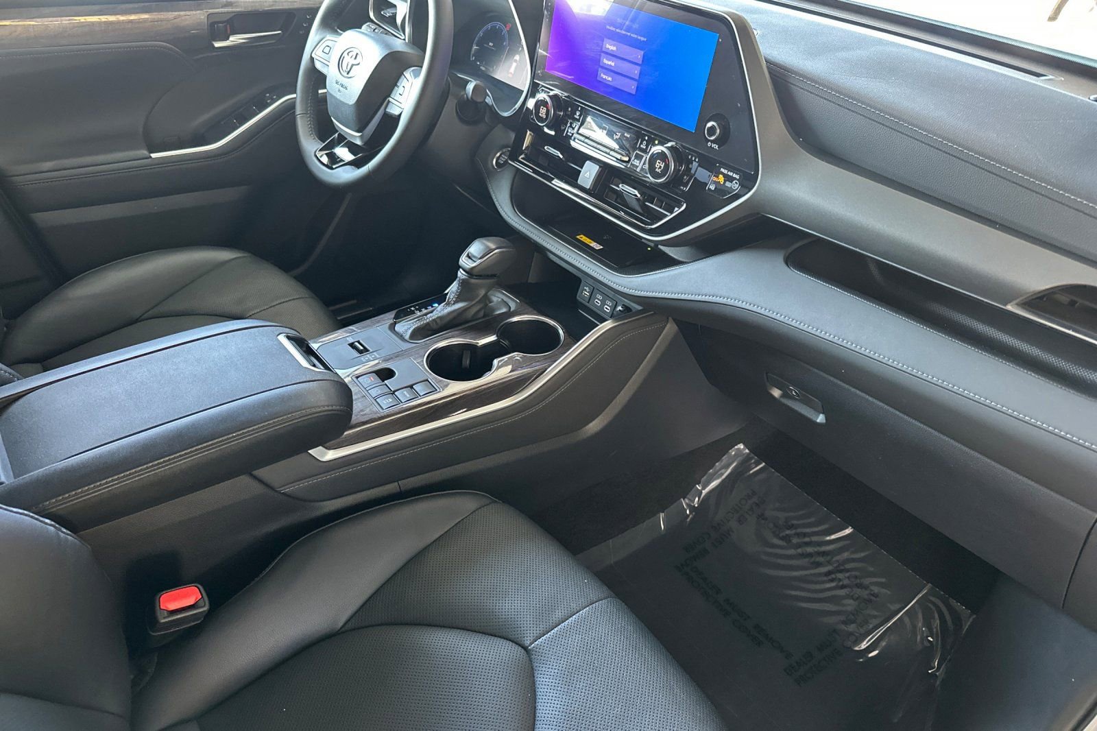 Used 2024 Toyota Highlander Limited image 19