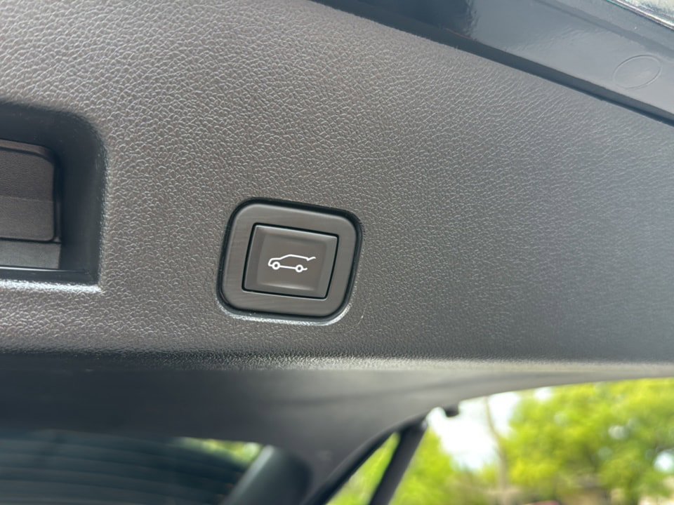Used 2025 GMC Acadia Elevation FWD image 15