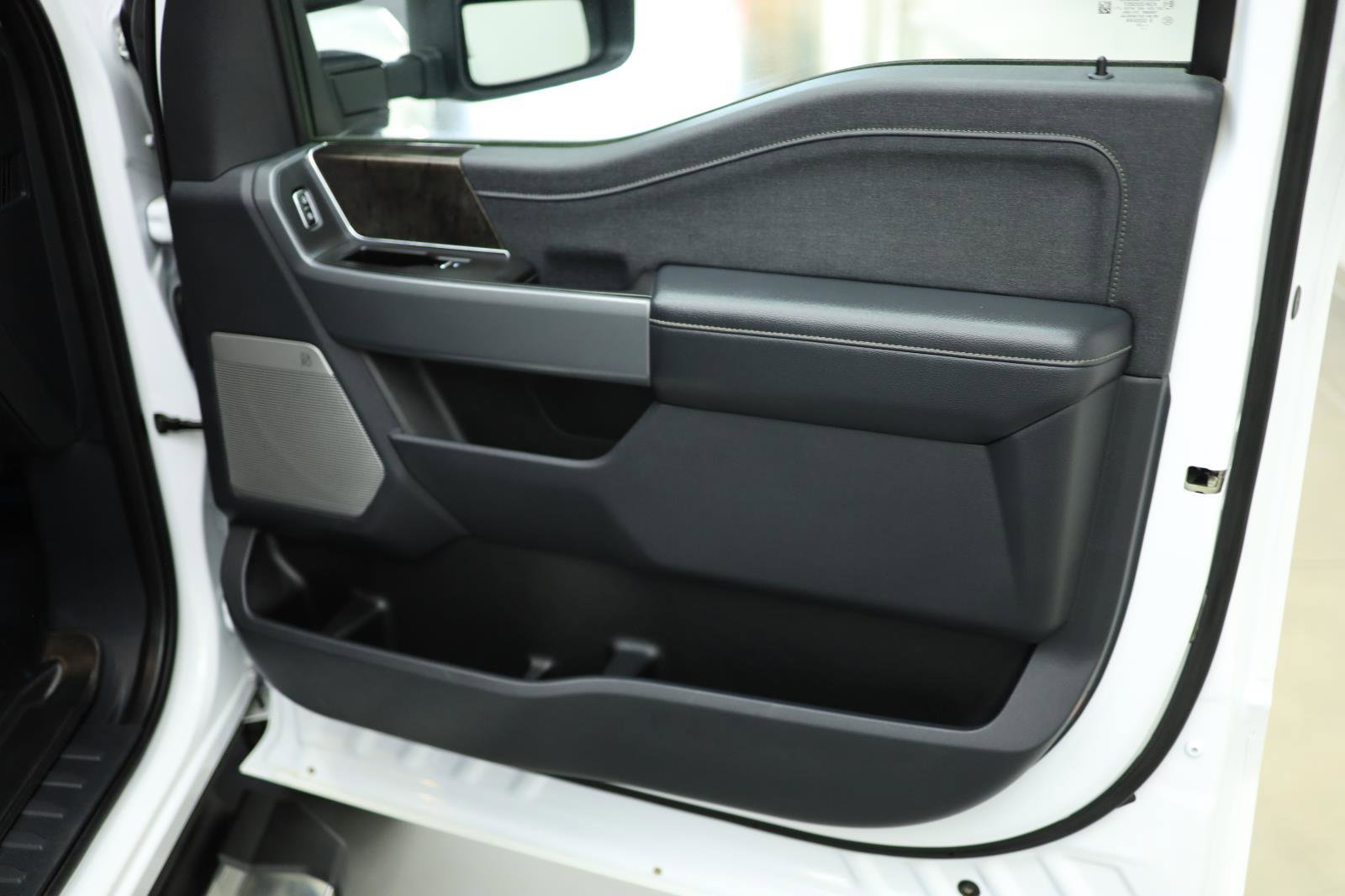 Used 2023 Ford F350 Lariat image 48