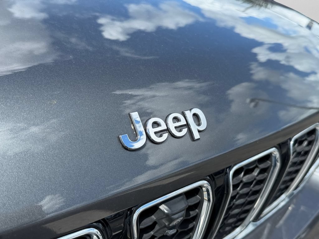 Used 2022 Jeep Grand Cherokee L Overland w/ Advanced Protech Group III RWD image 32