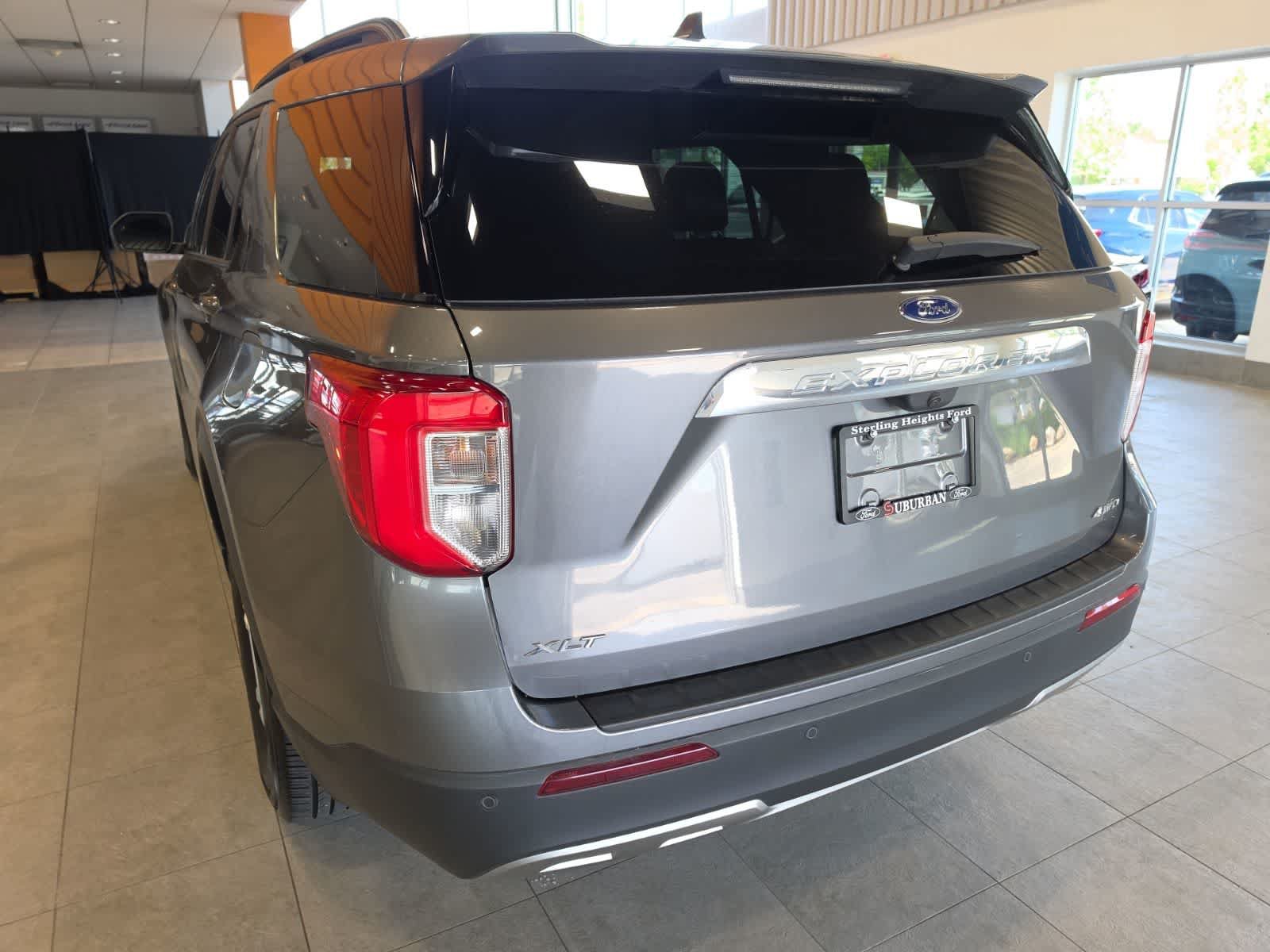 Used 2024 Ford Explorer XLT w/ Equipment Group 202A AWD/4WD image 9