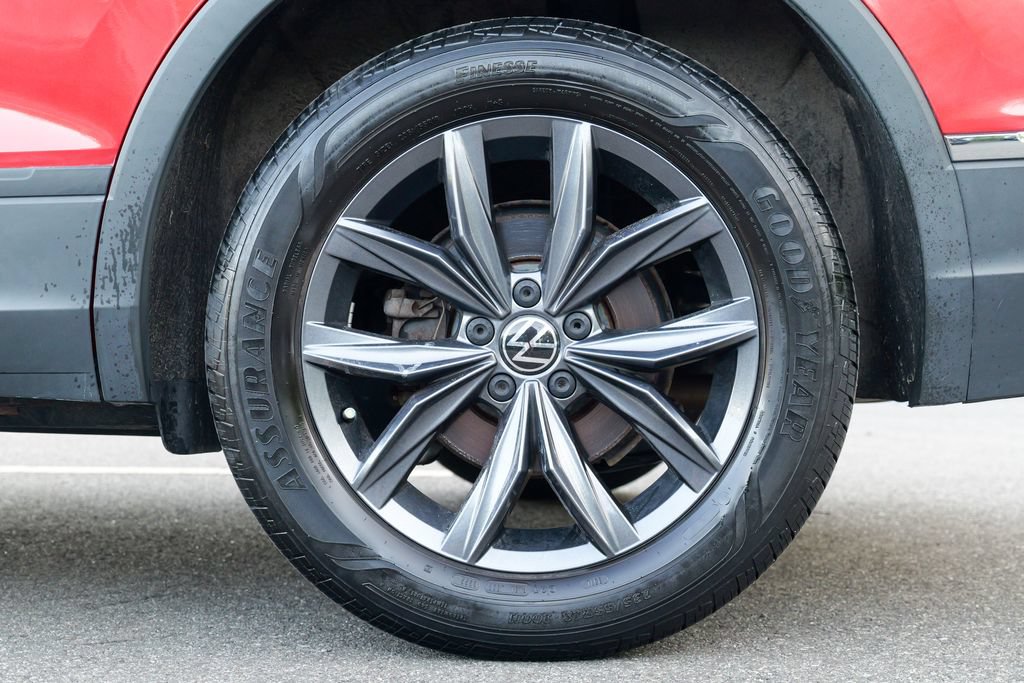 Used 2022 Volkswagen Tiguan SE AWD/4WD image 14