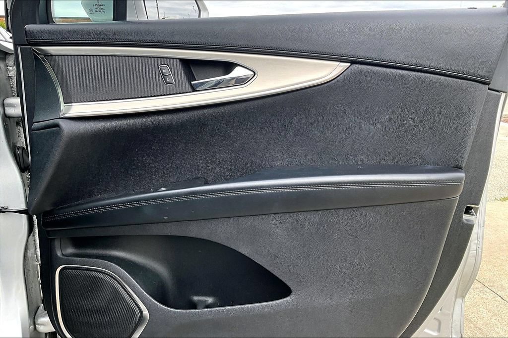 Used 2019 Lincoln Nautilus Premier AWD/4WD image 23