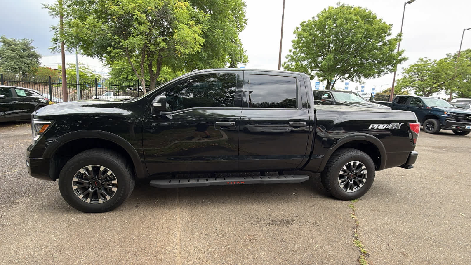 Used 2021 Nissan Titan PRO-4X w/ Pro-4x Convenience Package AWD/4WD image 8