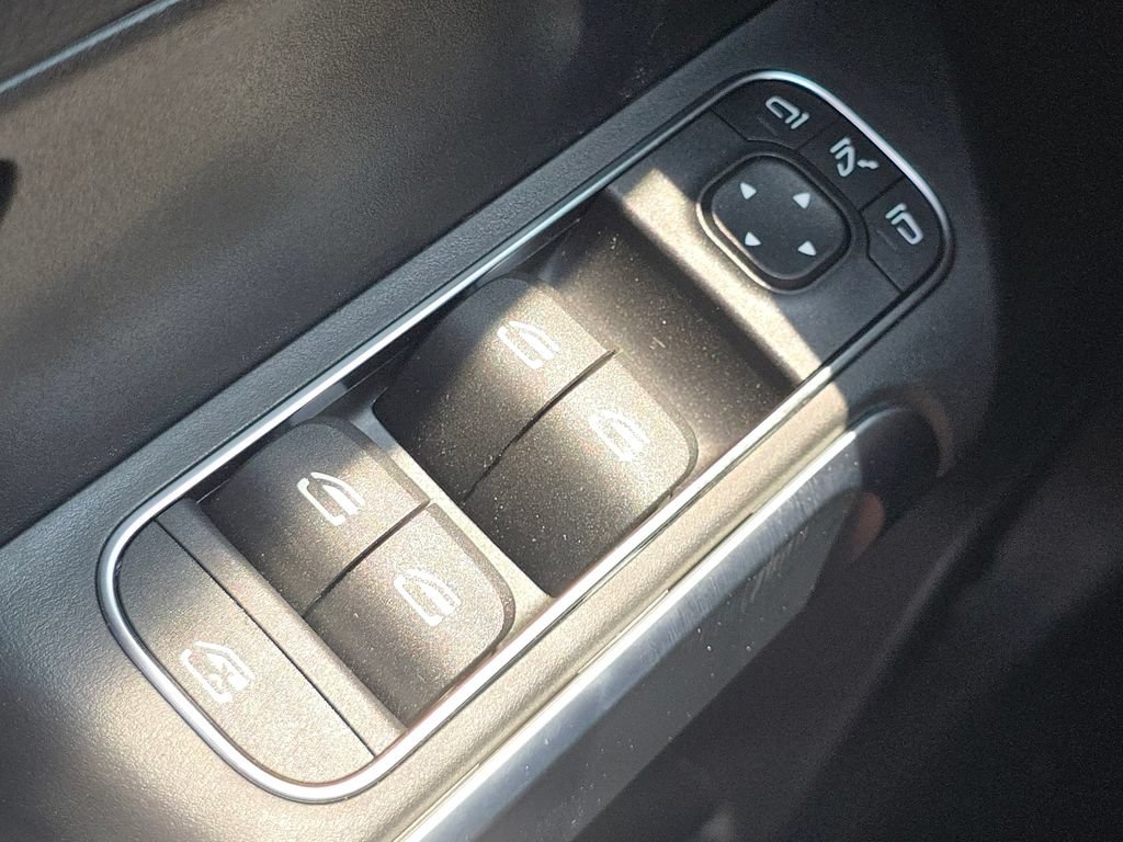 New 2026 Mercedes-Benz GLB 250 4MATIC image 27