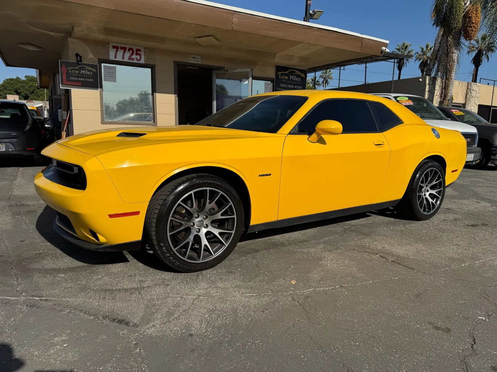 Used 2017 Dodge Challenger R/T RWD image 3