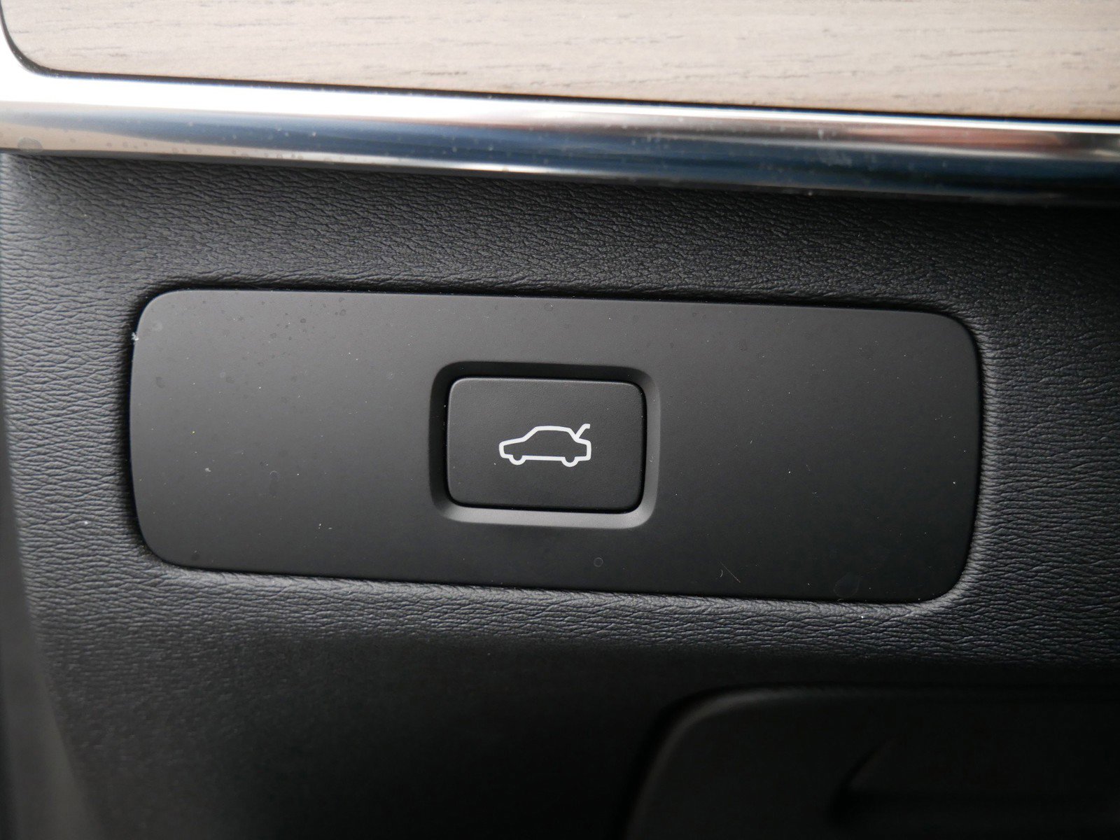 Certified 2025 Volvo XC90 B5 Plus image 26