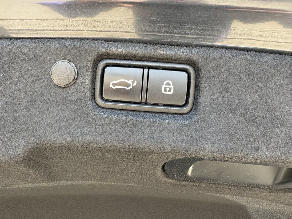 Used 2018 Kia Cadenza Limited FWD image 29